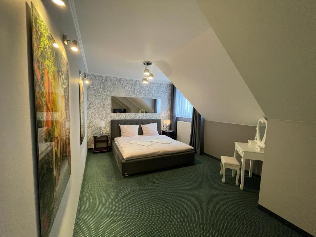 Hotel Fox Wolbórz Extérieur photo