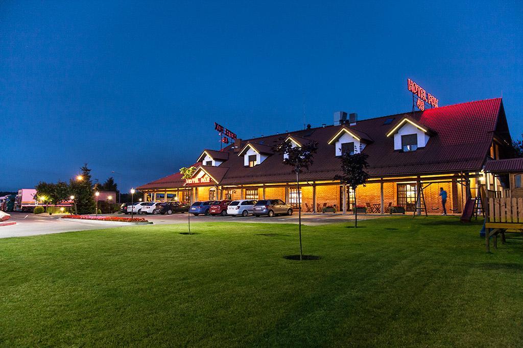 Hotel Fox Wolbórz Extérieur photo