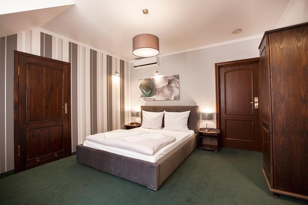 Hotel Fox Wolbórz Extérieur photo