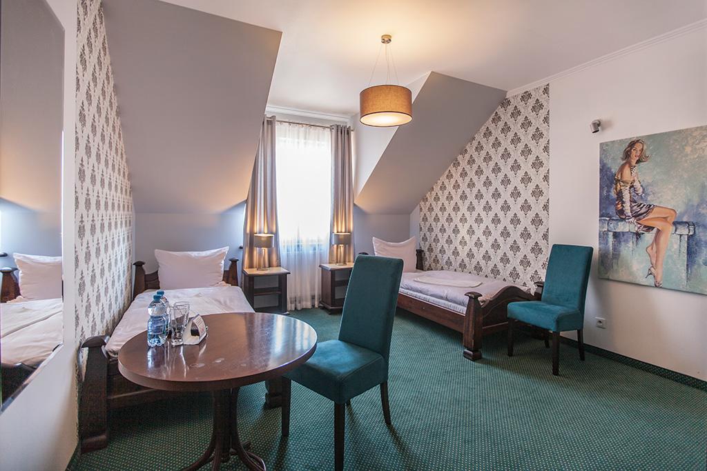 Hotel Fox Wolbórz Extérieur photo