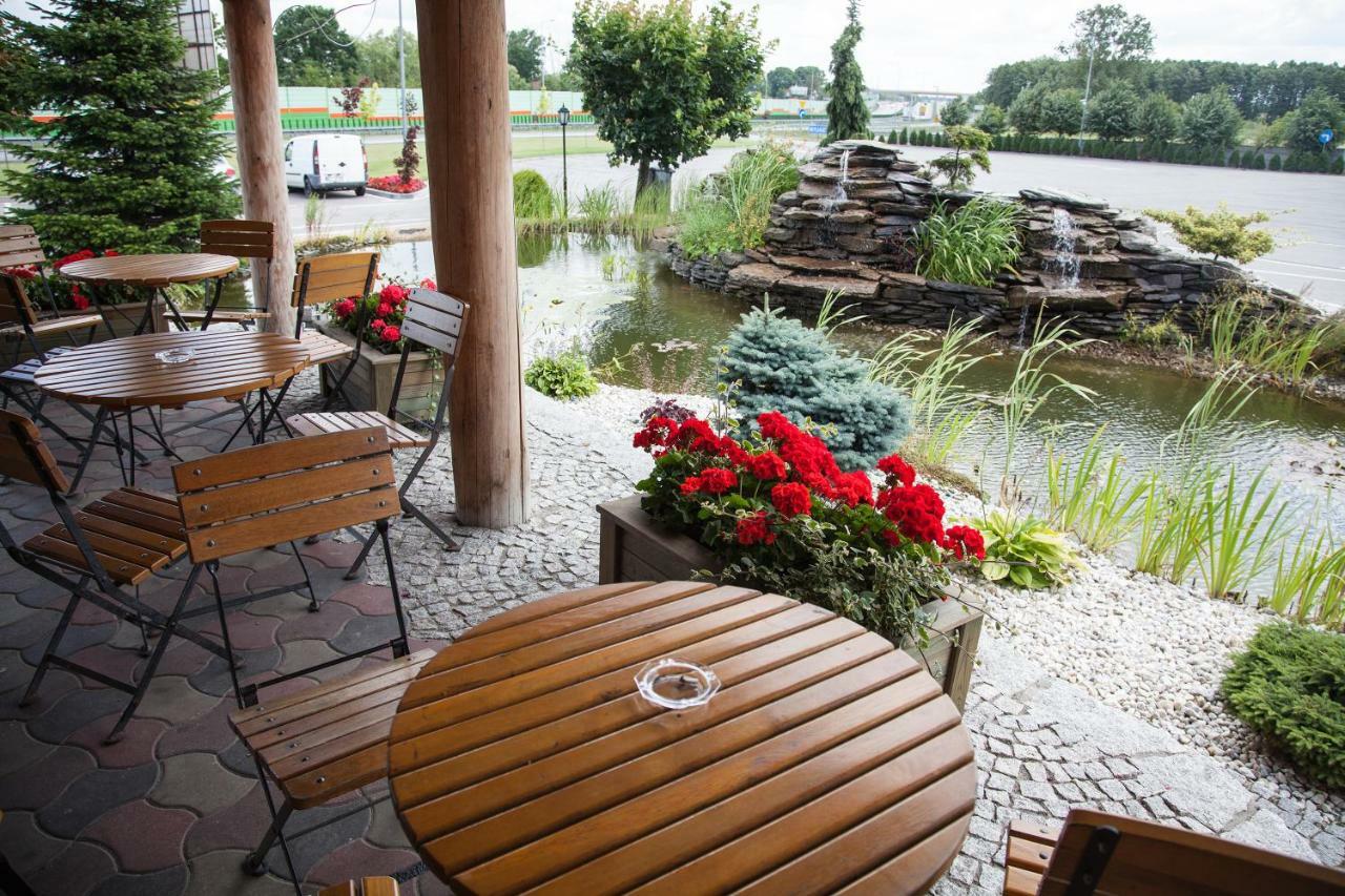Hotel Fox Wolbórz Extérieur photo