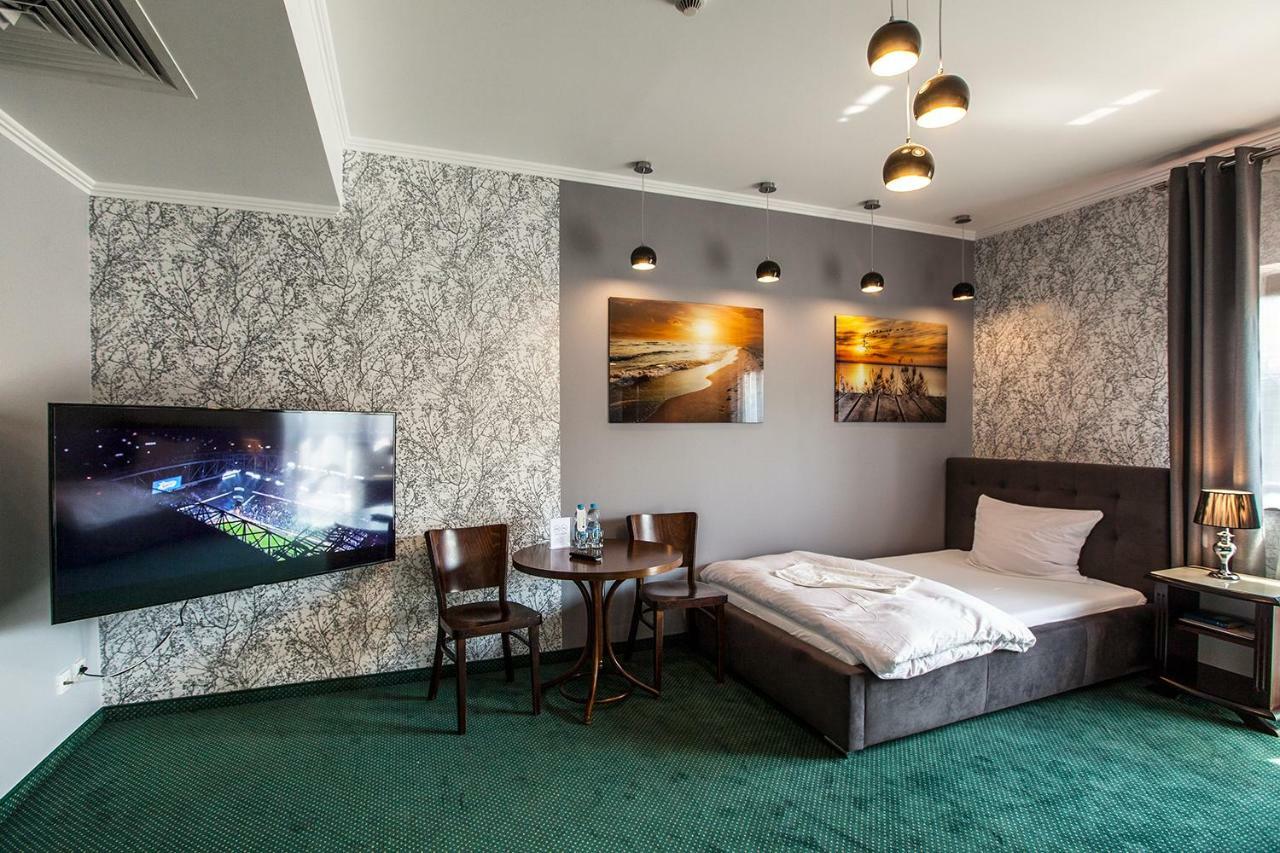 Hotel Fox Wolbórz Extérieur photo