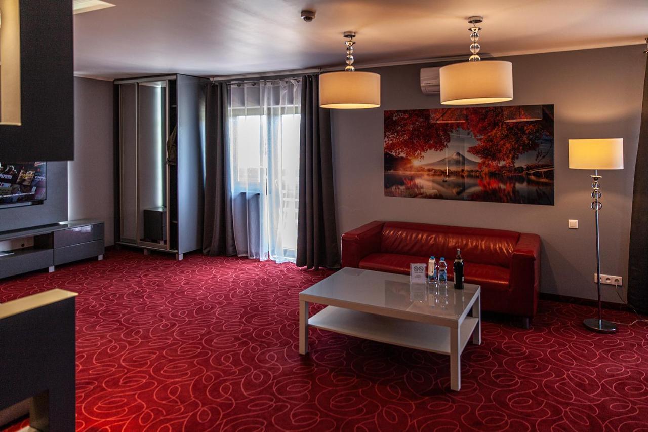 Hotel Fox Wolbórz Extérieur photo